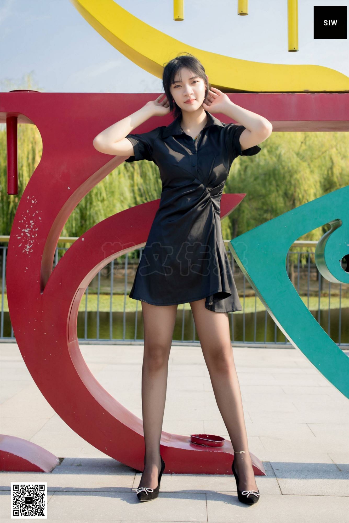 SIW斯文传媒 091 思琪 真丝修身超短低腰裙